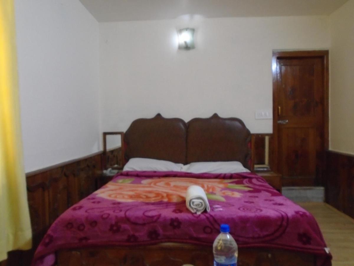 Hotel Magnolia Mallroad Manali Экстерьер фото