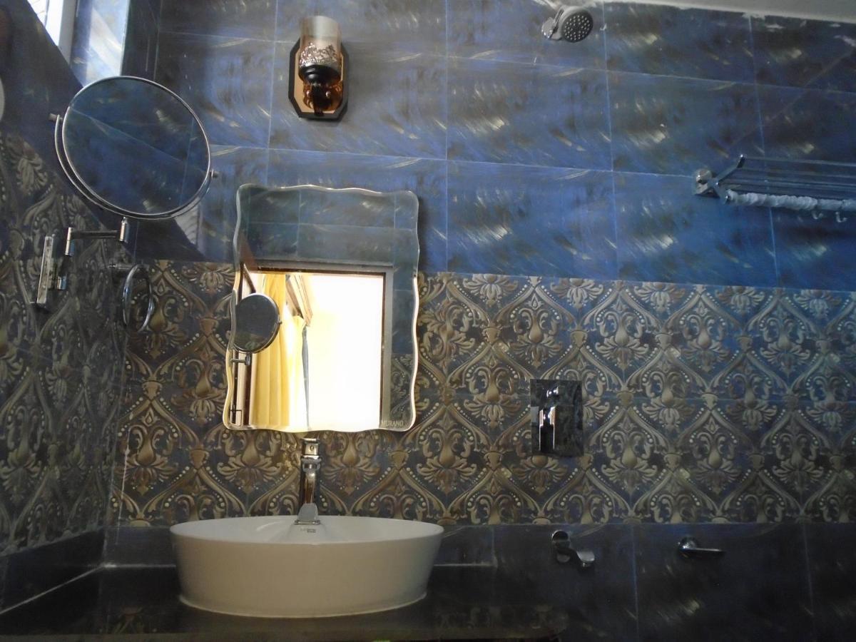 Hotel Magnolia Mallroad Manali Экстерьер фото