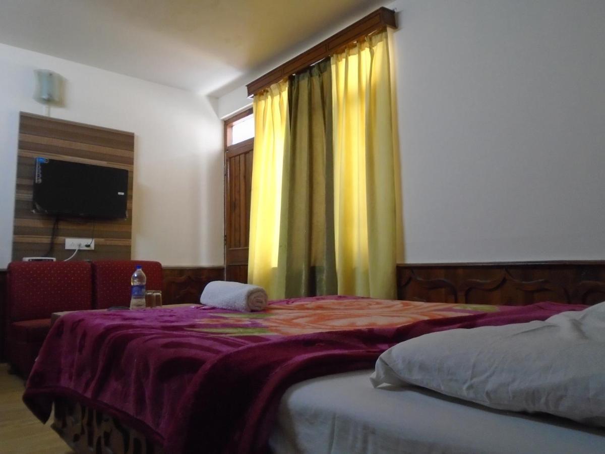 Hotel Magnolia Mallroad Manali Экстерьер фото