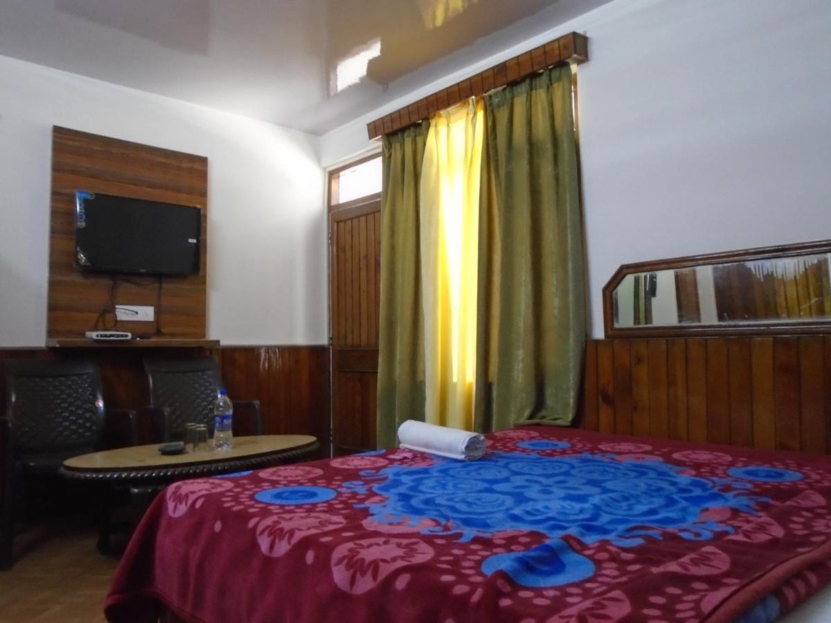 Hotel Magnolia Mallroad Manali Экстерьер фото