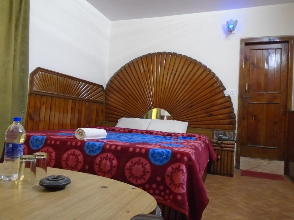 Hotel Magnolia Mallroad Manali Экстерьер фото