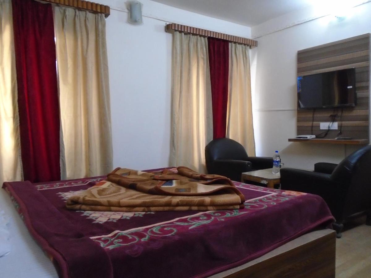 Hotel Magnolia Mallroad Manali Экстерьер фото
