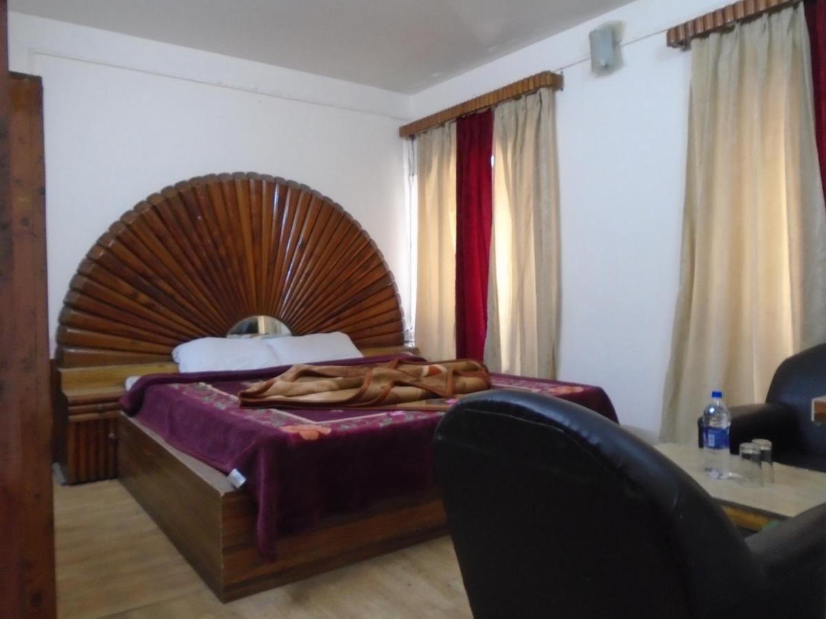 Hotel Magnolia Mallroad Manali Экстерьер фото