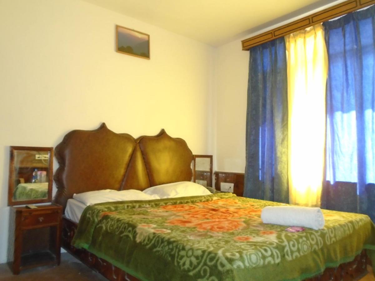 Hotel Magnolia Mallroad Manali Экстерьер фото