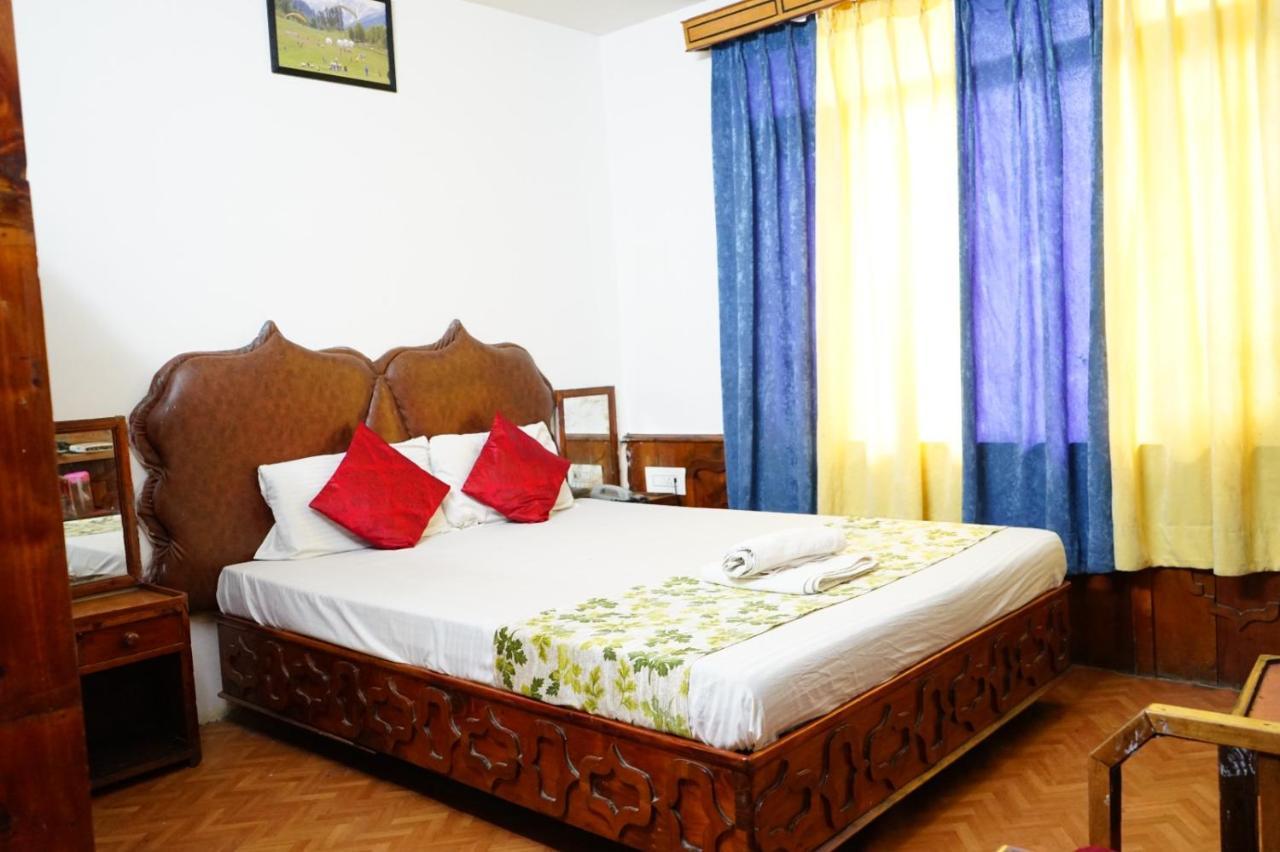 Hotel Magnolia Mallroad Manali Экстерьер фото