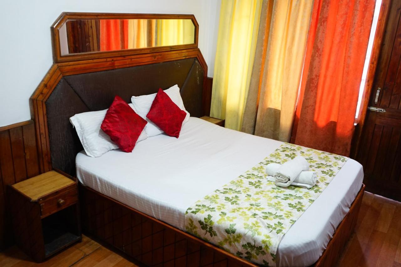Hotel Magnolia Mallroad Manali Экстерьер фото