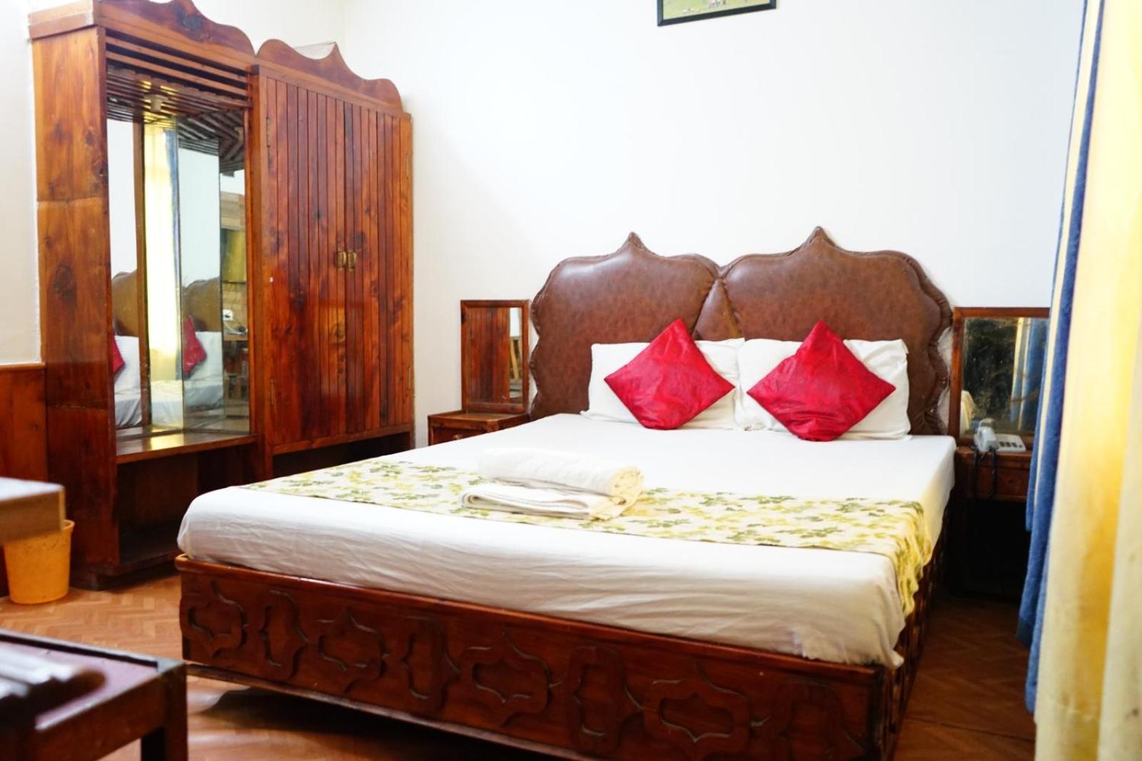 Hotel Magnolia Mallroad Manali Экстерьер фото