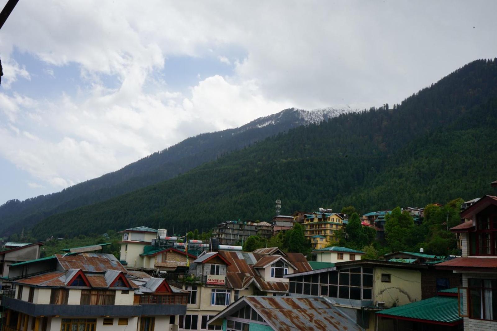 Hotel Magnolia Mallroad Manali Экстерьер фото